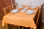 Narancssárga teflonos asztalterítő, méretei: 140 x 140cm 