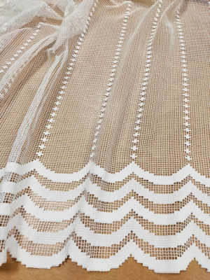 Rövid fehér, fényáteresztő függöny, méterárú Jacquard 