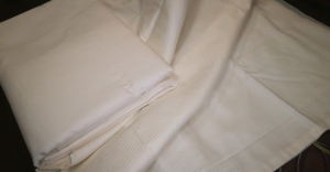 Damaszt ágyneműhuzat, krém mértei: 70cm×90cm(2db)+140cm×200cm(2db)
