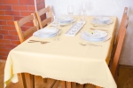 Krém színű teflonos asztalterítő, méretei: 75 x 75cm 