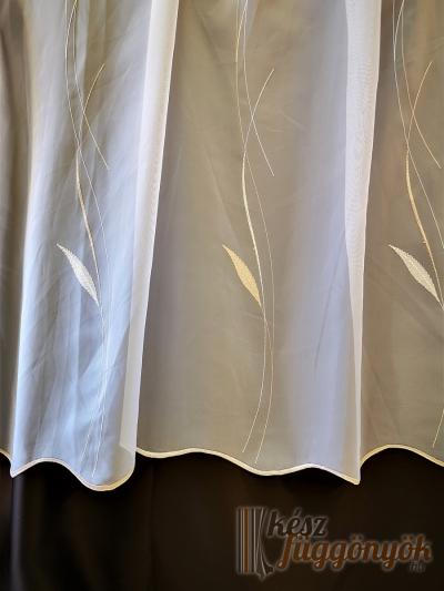 Voile, fehér fényáteresztő függöny, hímzett sablé méterárú „bézs hímzés“ 
