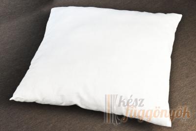 Kispárna méretei: 40cm × 40cm