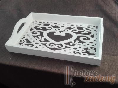 Podnos z dreva rozmerov: 30 × 26 × 6cm 