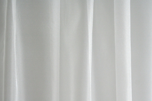 Fehér organza, fényáteresztő függöny, méterárú, szürke mintával és ólomzsinórral „CARBONA/290/03“
