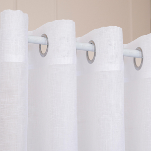 Hotová záclona bílá na kroužky – hladký voál bez vzoru