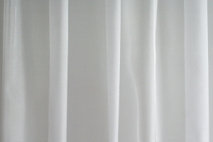 Záclona metrážová biela organza s lankom záťažovým carbona 01