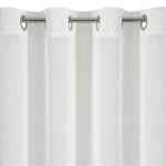 Voile, fehér fényáteresztő függöny ólomzsinórral, hímzett sablé méterárú „fehérben szürke csíkok“ 