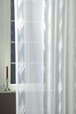 Záclona metrážová biela s bielym vzorom – elegantná a jemná dekorácia na mieru