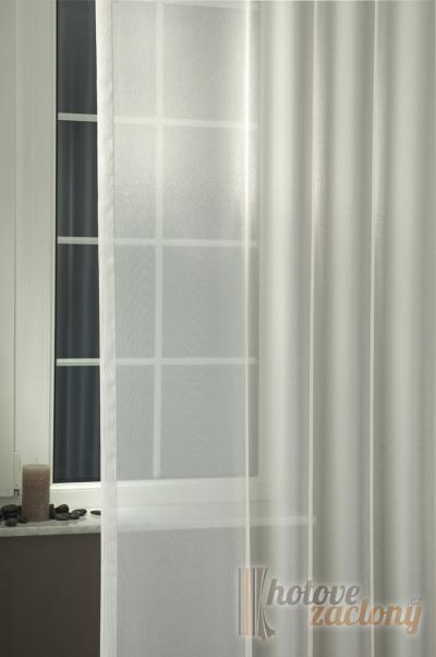 Metrážová organzová záclona „Stříbrná Liliana 42“ – elegantní a luxusní záclona