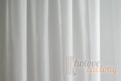 Metrážová organzová záclona bílá s béžovým vzorem „CARBONA 290/02“ – elegantní záclona