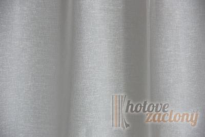 Bílá metrážová záclona – elegantní řešení na míru