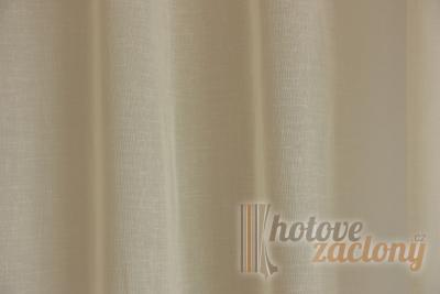 Krémová metrážová záclona – elegantní řešení na míru