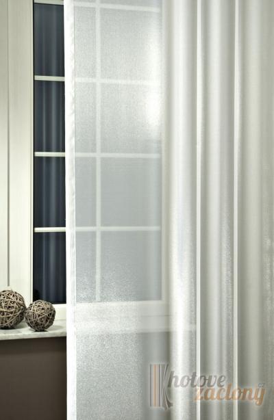 Metrážová polorganza záclona „Bílá Liliana 01“ – jemná a vzdušná