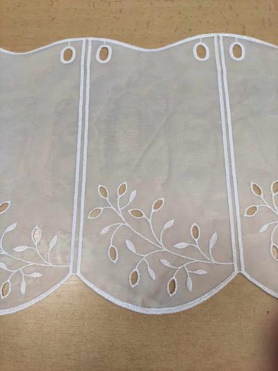 Záclona vyšívaná