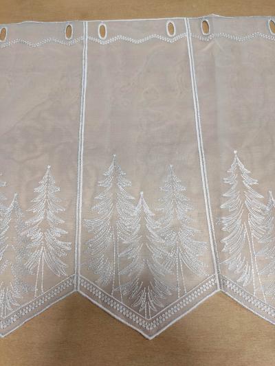 Záclona biela metrážová vitrážka „vyšívané sablé“