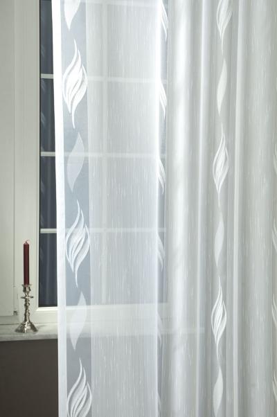 Záclona metrážová biela so vzorom