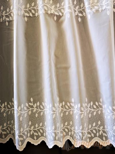 Voile, fehér fényáteresztő függöny, hímzett sablé méterárú „három sor hímzés“ 