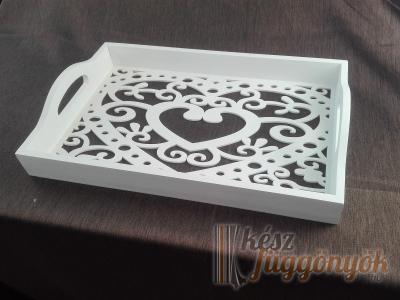 Tálca fábeol, méretei: 30 × 26 × 6 cm 
