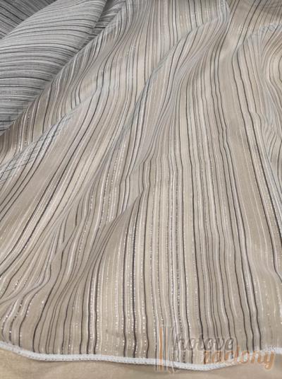 Záclona metrážová organza „Šedá so striebornými pásmi“ – moderná elegantná záclona