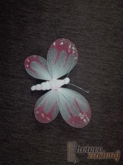 Motílik malý na záclonu odtieňu: fialový