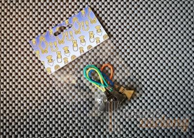 Žabka k uchyteniu kuchynskej utierky so slučkou