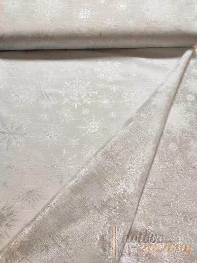 Vianočná látka biely obrus s motívom so strieborným vzorom, druhá strana strieborný s bielym vzorom