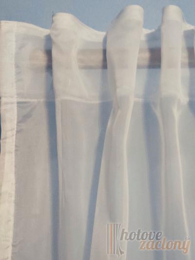 Hotová krémová univerzálna záclona s riasenkou aj na tunel rozmerov: výška 245cm × 140cm 2ks