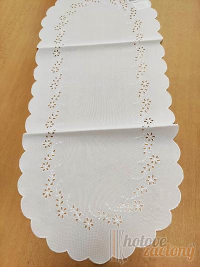 Vyšívaný obrus „Ria“ rozmerov: 110cm x 40cm biely