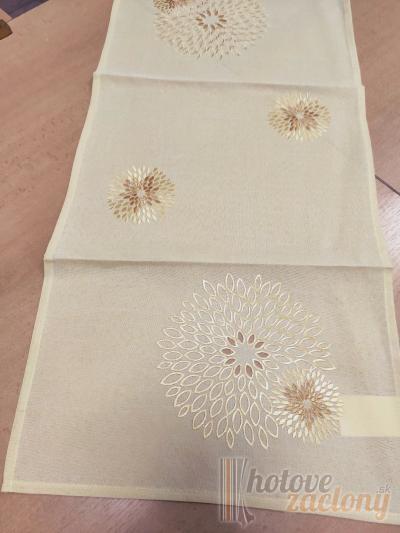 Vyšívaný obrus „KM“ rozmerov: 40 x 90cm 